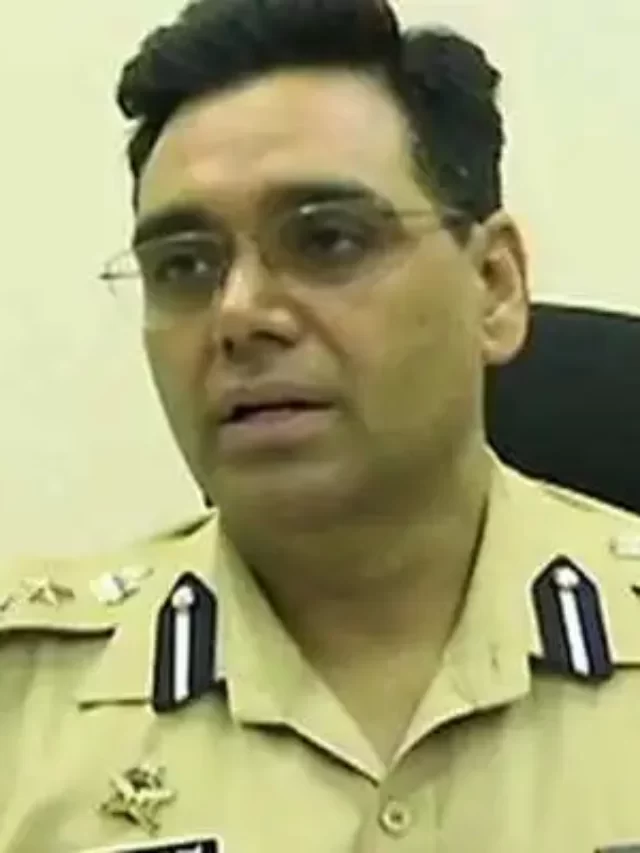 एक ऑटो (टेम्पों) ड्राइवर कैसे बना आईपीएस अफसर। IPS Manoj Kumar Sharma