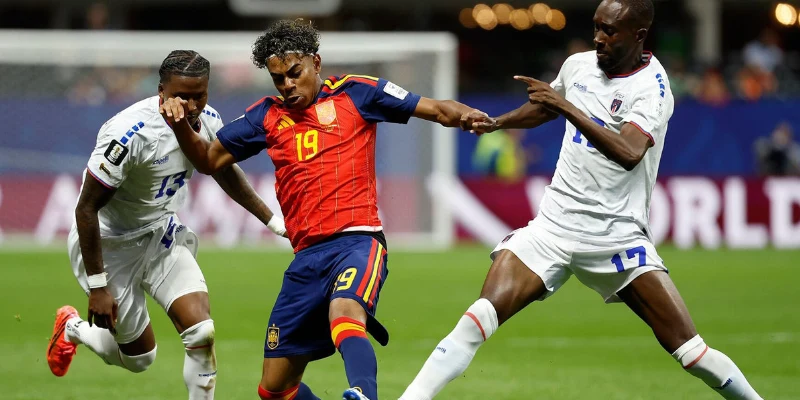 La Roja sứt mẻ hàng công, Áo bảo toàn lực lượng tốt